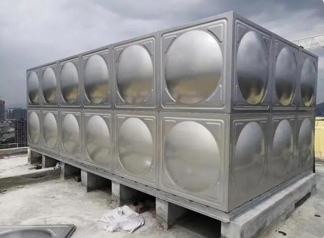 武汉不锈钢水箱采用组装氩弧焊制成的水箱外壳